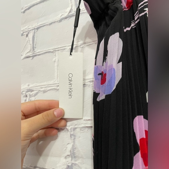 Calvin Klein Womens Pleated Skirt - NWT - Picture 5 of 9